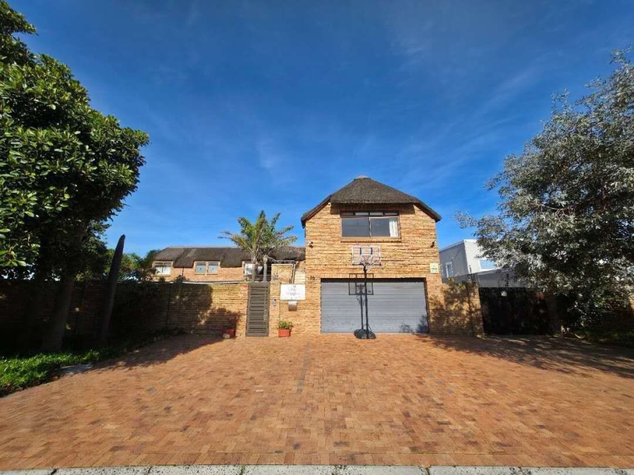 To Let 5 Bedroom Property for Rent in Sunset Beach Western Cape